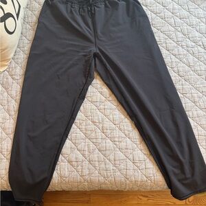Lululemon lightweight cropped joggers